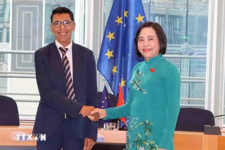 Ngoại giao Nghị viện