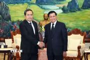 Chủ tịch Quốc hội Trần Thanh Mẫn hội kiến Tổng Bí thư, Chủ tịch nước Lào Thongloun Sisoulith. (Ảnh: Doãn Tấn/TTXVN)