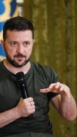 Tổng thống Ukraine Volodymir Zelensky phát biểu họp báo tại thủ đô Kiev. (Ảnh: Getty Images/ TTXVN)