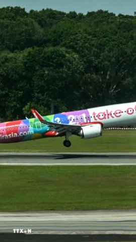 Máy bay của hãng hàng không AirAsia. (Ảnh: AFP/ TTXVN)