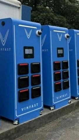 TP Hồ Chí Minh đề xuất lắp 20.000 tủ đổi pin cho xe máy điện trên vỉa hè