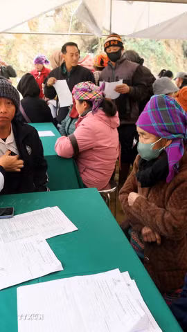 Khám, tư vấn sức khỏe miễn phí cho nhân dân tại Chương trình “Xuân Biên phòng, ấm lòng dân bản” ở xã biên giới Lóng Phiêng. (Ảnh minh họa: Quang Quyết/TTXVN)
