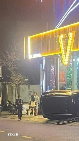 Hiện trường xảy ra vụ va chạm khiến 3 người bị thương. (Ảnh: TTXVN phát)