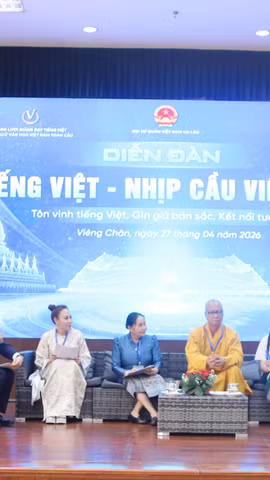 Phiên tọa đàm về thực trạng dạy và học tiếng Việt, các mô hình hiệu quả và vai trò của tiếng Việt trong việc củng cố khối đại đoàn kết toàn dân tộc. (Ảnh: Xuân Tú/TTXVN)