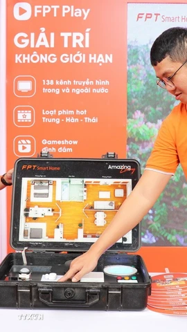 Doanh nghiệp giới thiệu các giải pháp, thiết bị và dịch vụ thông minh giúp kết nối và tự động hóa điều khiển các thiết bị trong ngôi nhà tại một sự kiện khoa học-công nghệ được tỉnh Khánh Hòa tổ chức. (Ảnh: Nguyễn Thành/TTXVN)