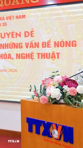 Đồng chí Vũ Việt Trang, Ủy viên Ban Thường vụ Đảng ủy các cơ quan Đảng Trung ương, Phó Trưởng Ban Tuyên giáo và Dân vận Trung ương, Bí thư Đảng ủy, Tổng Giám đốc Thông tấn xã Việt Nam phát biểu khai mạc buổi Tọa đàm. (Ảnh: Lê Đông/TTXVN)