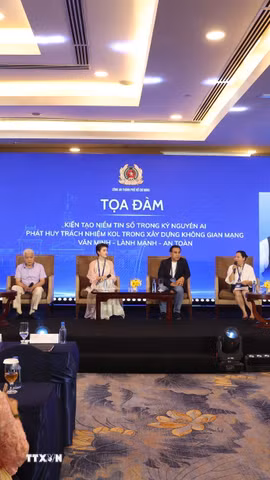 Tọa đàm “Kiến tạo niềm tin số trong kỷ nguyên AI - Phát huy trách nhiệm KOL trong xây dựng không gian mạng văn minh-lành mạnh-an toàn”. (Ảnh: Hồng Đạt/TTXVN)