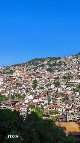 Toàn cảnh thành phố Taxco, bang Guerrero - được mệnh danh là “thủ đô bạc” của Mexico nhìn từ trên cao. (Ảnh: Phương Lan/TTXVN)