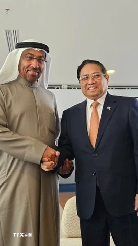 Thủ tướng Phạm Minh Chính tiếp Quốc Vụ khanh Các tiểu vương quốc Arab thống nhất (UAE) Ahmed Ali Bin Al Sayegh. (Ảnh: Dương Giang/TTXVN)
