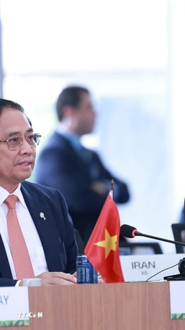 Thủ tướng Phạm Minh Chính phát biểu tại Phiên thảo luận cấp cao về chủ đề: "Môi trường, COP 30 và Y tế toàn cầu". (Ảnh: Dương Giang/TTXVN)