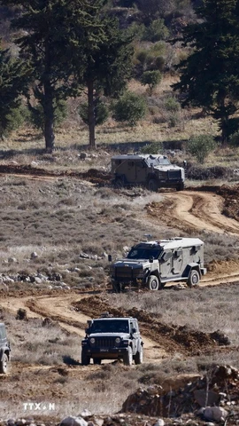 Quân đội Israel được triển khai gần vùng đệm ở Cao nguyên Golan. (Ảnh: THX/TTXVN)