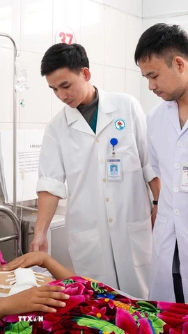 Bệnh nhi hồi phục tốt sau phẫu thuật. (Ảnh: TTXVN phát)