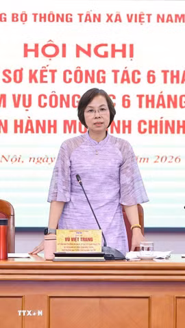 Đồng chí Vũ Việt Trang, Ủy viên Ban Thường vụ Đảng ủy các cơ quan Đảng Trung ương, Bí thư Đảng ủy, Tổng Giám đốc TTXVN, Phó Trưởng Ban Tuyên giáo và Dân vận Trung ương điều hành hội nghị. (Ảnh: Minh Đức/TTXVN)