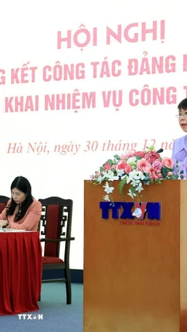 Bà Vũ Việt Trang, Ủy viên Ban Chấp hành Đảng bộ Chính phủ, Bí thư Đảng ủy, Tổng Giám đốc, Chủ tịch Liên Chi hội Nhà báo TTXVN phát biểu. (Ảnh: Tuấn Anh/TTXVN)