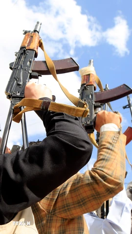 Các tay súng Houthi tại Sanaa, Yemen, ngày 11/3/2025. (Nguồn: THX/TTXVN)
