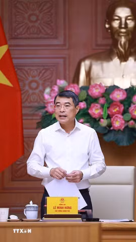 Thủ tướng Lê Minh Hưng chủ trì làm việc với lãnh đạo Bộ ngoại giao. (Ảnh: Dương Giang/TTXVN)