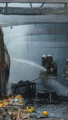 Quang cảnh vụ cháy. (Ảnh: Antara)