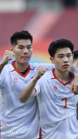 Đình Bắc ghi bàn nâng tỷ số lên 2-1 cho U22 Việt Nam trong trận gặp U22 Lào. (Ảnh: TTXVN)