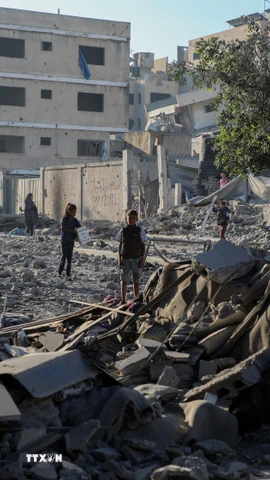 Tòa nhà bị phá hủy trong xung đột tại phía Tây thành phố Gaza. (Ảnh: THX/TTXVN)