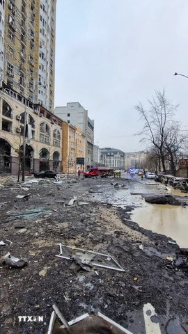 Hiện trường đổ nát tại Ukraine. (Ảnh: THX/TTXVN)