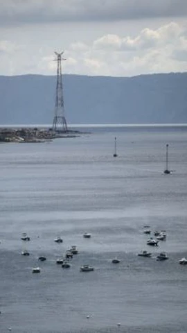 Eo biển Messina, địa điểm dự kiến xây dựng cây cầu treo nối đảo Sicily với đất liền. (Ảnh: Reuters)