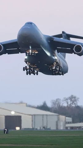 Máy bay vận tải quân sự cỡ lớn C-5 Galaxy. (Ảnh: Getty images)