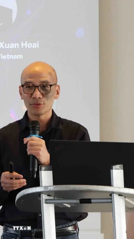 Tiến sỹ Nguyễn Duy Cừ phát biểu tại hội thảo "Thúc đẩy hợp tác khoa học-công nghệ-thương mại Việt Nam-EU" tại Brussels. (Ảnh : Hương Giang/TTXVN)