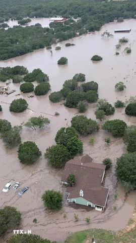 Lũ lụt tại Kerrville, Texas, Mỹ, ngày 4/7. (Ảnh: U.S. Coast Guard/TTXVN)