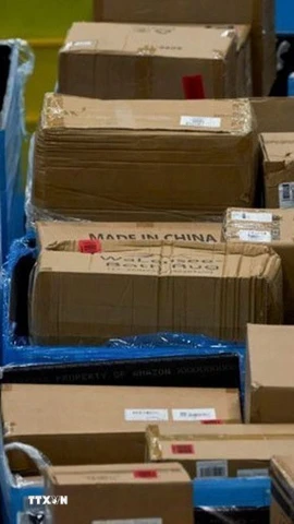 Theo số liệu thống kê của EU, số lượng gói hàng giá trị thấp nhập vào EU năm ngoái đã tăng gấp đôi, lên 4,6 tỷ đơn vị, trong đó hơn 90% đến từ Trung Quốc. (Nguồn: BLOOMBERG/TTXVN)
