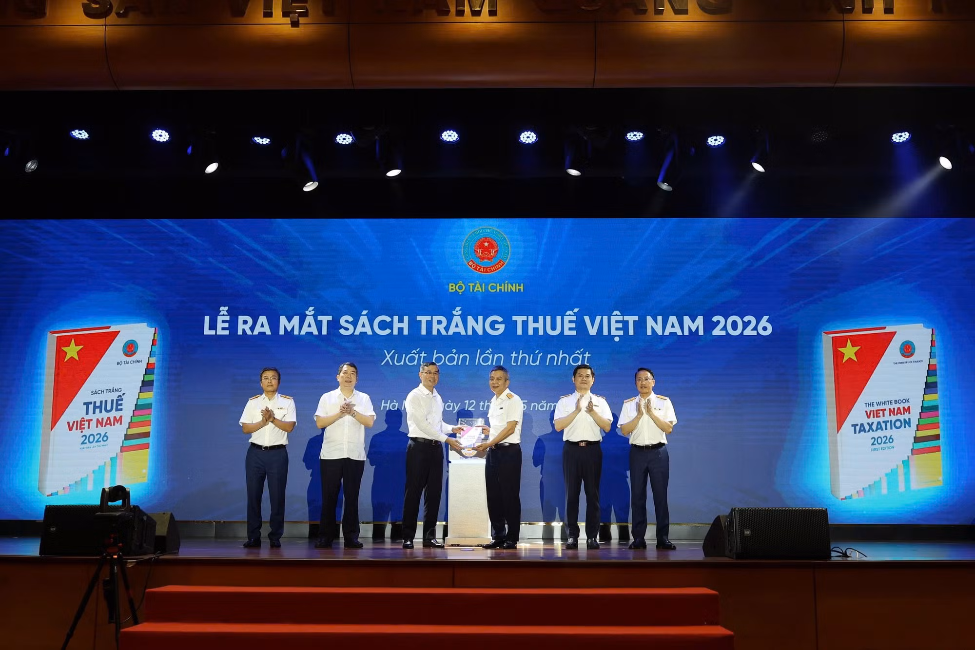 "Sách Trắng Thuế Việt Nam 2026” là kênh thông tin chính thống giúp người dân và doanh nghiệp nắm bắt toàn cảnh bức tranh thực thi pháp luật thuế. (Ảnh: Vietnam+)
