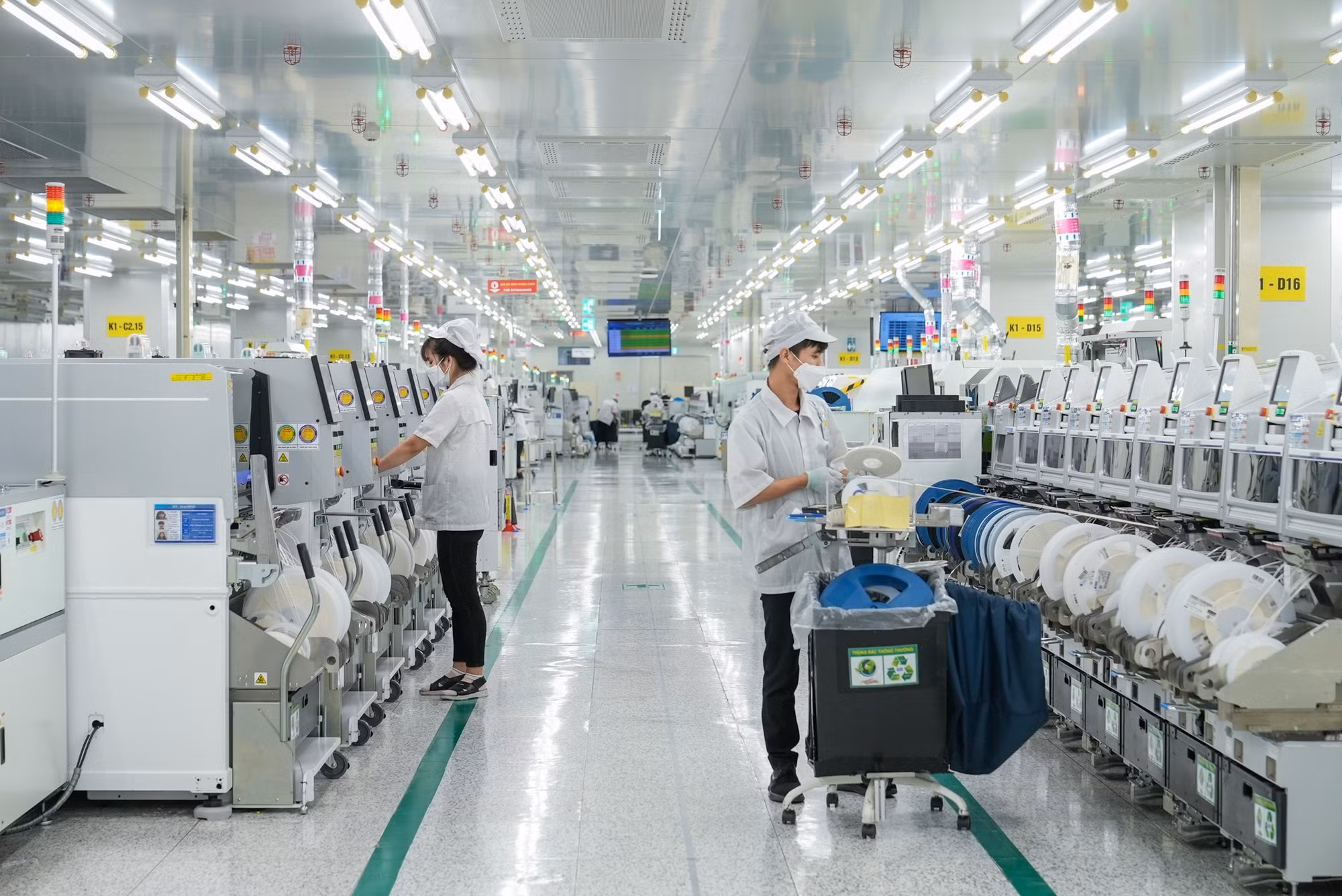 Để đạt mục tiêu tăng trưởng hai con số giai đoạn 2026-2030, Việt Nam cần khơi thông các điểm nghẽn để dòng vốn thực sự chảy vào khu vực sản xuất kinh doanh. (Ảnh: Vietnam+)