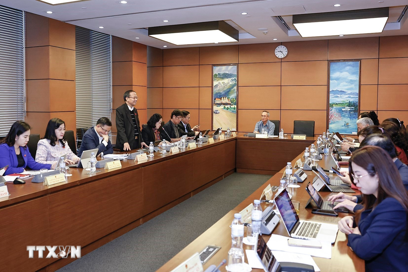 Phiên thảo luận tại Tổ về dự án Luật trong khuôn khổ Kỳ họp thứ 10, Quốc hội khoá XV, ngày 3/11. (Ảnh: TTXVN)