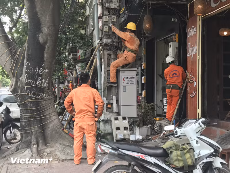 Hạ ngầm lưới điện hướng tới hoàn thiện diện mạo phường kiểu mẫu