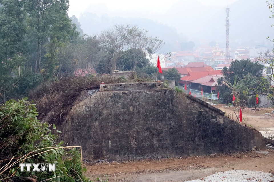 Một góc tường bao còn lại của pháo đài Đồng Đăng sau cuộc chiến đấu bảo vệ biên giới phía Bắc tháng 2/1979. (Ảnh: Văn Đạt/TTXVN)