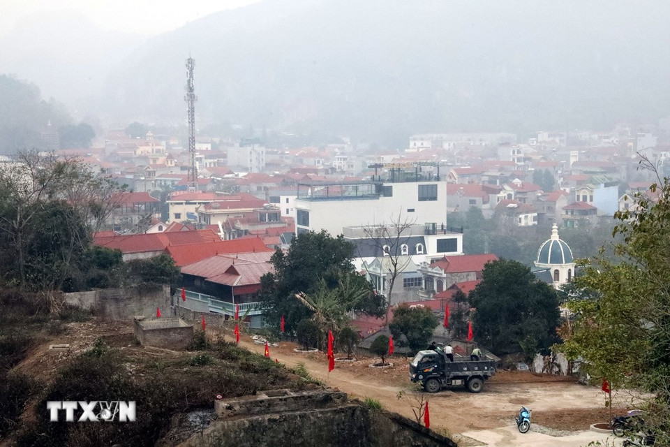 Từ điểm cao, pháo đài Đồng Đăng có thể kiểm soát thị trấn biên cương Đồng Đăng, huyện Cao Lộc, tỉnh Lạng Sơn. (Ảnh: Văn Đạt/TTXVN)