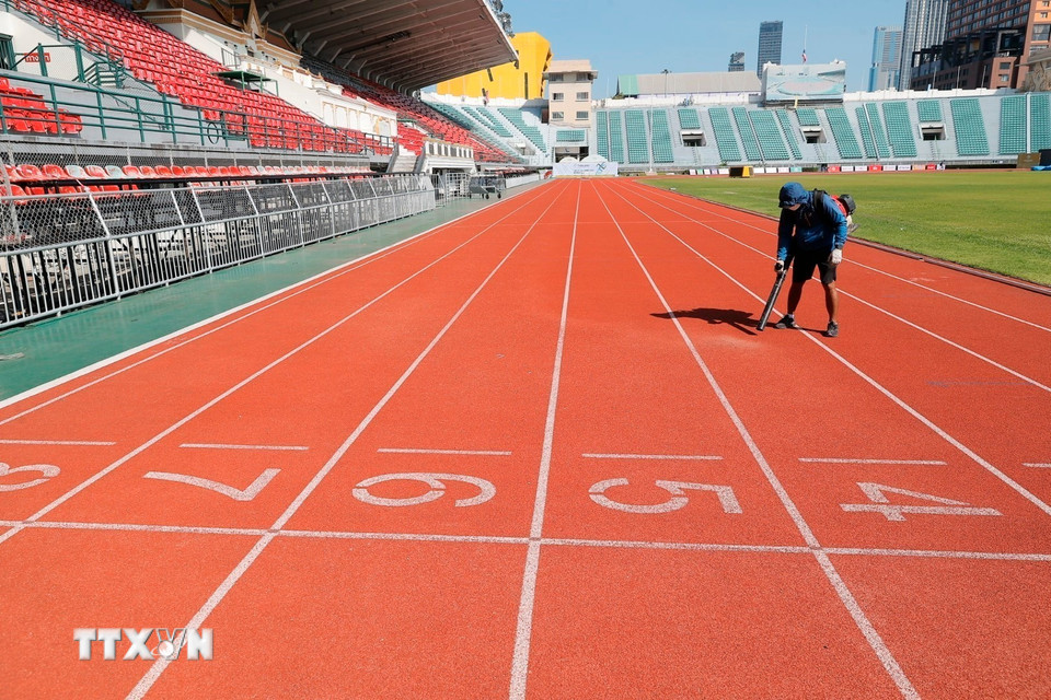 Các công đoạn cuối cùng đang được gấp rút hoàn thiện. (Ảnh: Minh Quyết/TTXVN)