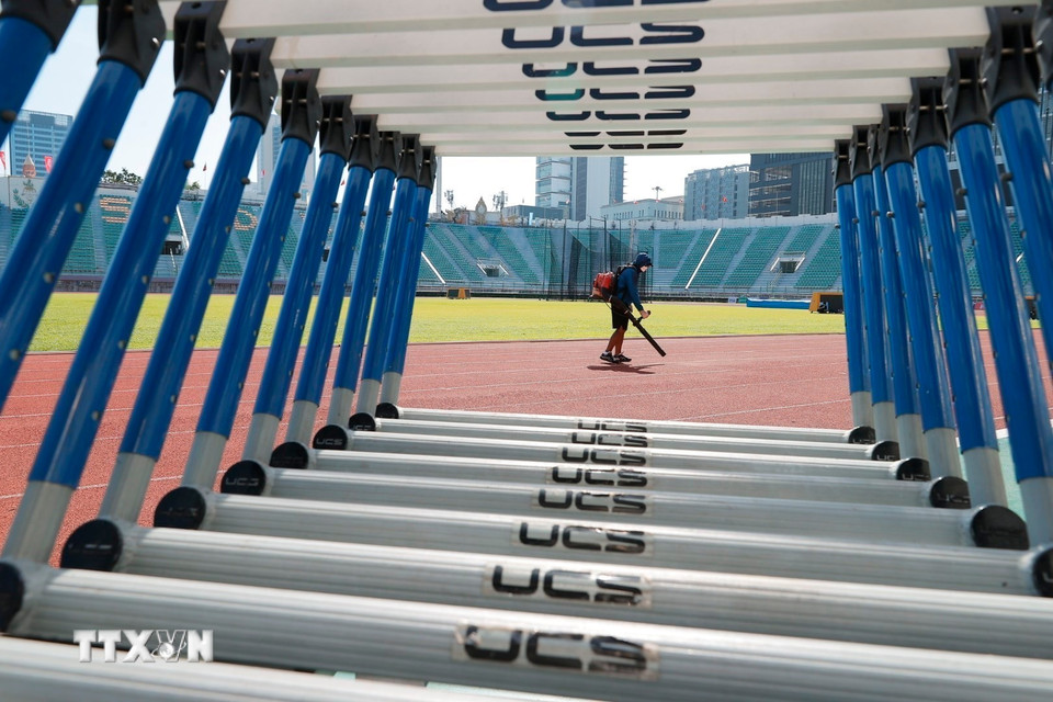 Các công đoạn cuối cùng đang được gấp rút hoàn thiện. (Ảnh: Minh Quyết/TTXVN)