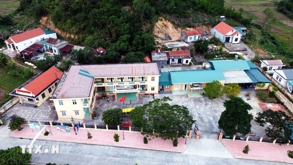 Khu hành chính của xã đảo Cái Chiên. (Ảnh: Đức Hiếu/TTXVN)