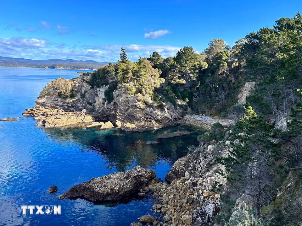 Những cảnh quan nhiệt đới, những bãi biển hoang sơ tại Australia vào mùa đông thu hút du khách. (Ảnh: Thanh Tú/TTXVN)