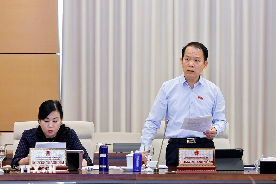 Chủ nhiệm Ủy ban Pháp luật và Tư pháp của Quốc hội Hoàng Thanh Tùng phát biểu. (Ảnh: Doãn Tấn/TTXVN)