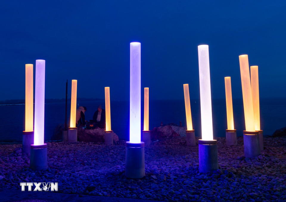 Triển lãm có chủ đề “Nhịp điệu của Ánh sáng: Chuyển động, Âm thanh và Thời gian”. (Ảnh: THX/TTXVN)