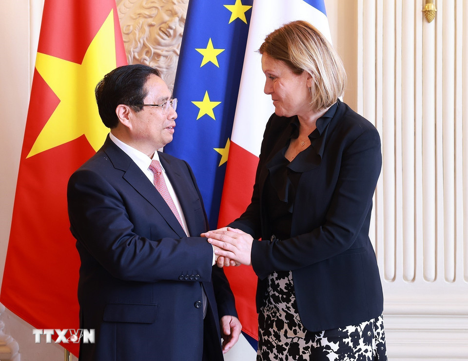 Thủ tướng Phạm Minh Chính hội kiến Chủ tịch Quốc hội Pháp Yael Braun-Pivet. (Ảnh: Dương Giang/TTXVN)