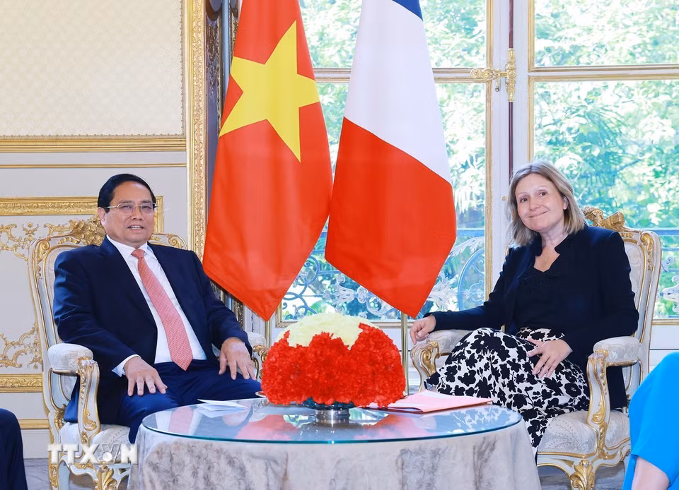 Thủ tướng Phạm Minh Chính hội kiến Chủ tịch Quốc hội Pháp Yael Braun-Pivet. (Ảnh: Dương Giang/TTXVN)
