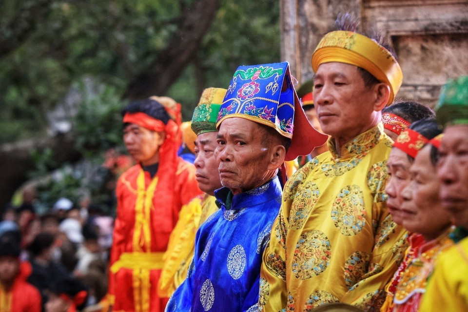 Bô lão đại diện các thôn tại lễ hội. (Ảnh: Tuấn Anh/TTXVN)