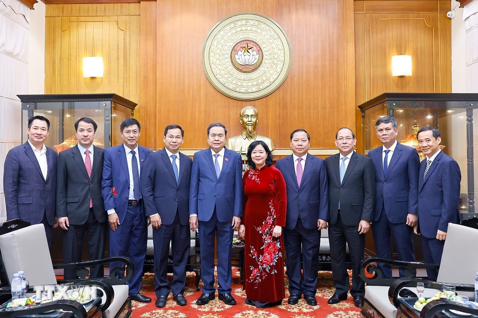 Chủ tịch Quốc hội Trần Thanh Mẫn với đại biểu. (Ảnh: Doãn Tấn/TTXVN)