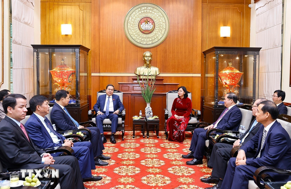 Chủ tịch Quốc hội Trần Thanh Mẫn chúc Tết Ủy ban Trung ương Mặt trận Tổ quốc Việt Nam. (Ảnh: Doãn Tấn/TTXVN)