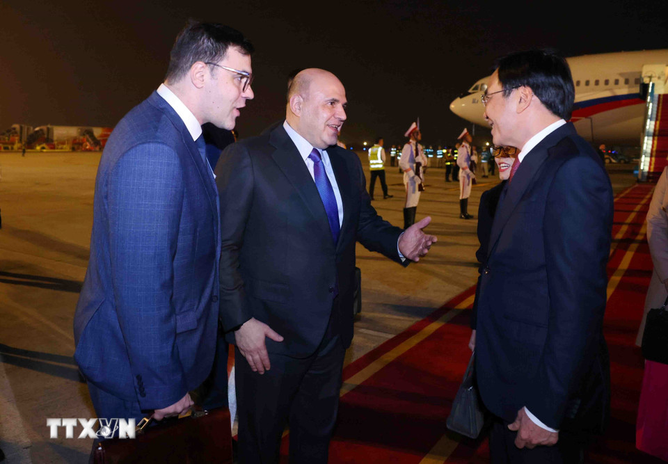 Thủ tướng Chính phủ Liên bang Nga Mikhail Vladimirovich Mishustin tới sân bay quốc tế Nội Bài, Hà Nội bắt đầu chuyến thăm chính thức Việt Nam. (Ảnh: Phạm Kiên/TTXVN)
