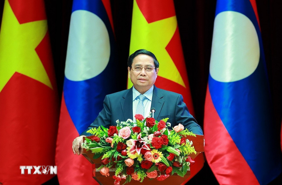 Thủ tướng Phạm Minh Chính phát biểu tại Hội nghị Hợp tác đầu tư Việt Nam-Lào 2025. (Ảnh: Dương Giang/TTXVN)