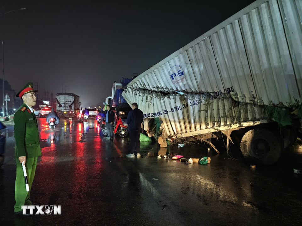 Hiện trường vụ tai nạn. (Ảnh: Trung Nguyên/TTXVN)