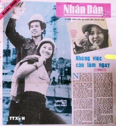 Sau ngày thống nhất đất nước, Báo chí Cách mạng Việt Nam tiếp tục đồng hành cùng đất nước bước vào công cuộc tái thiết, đổi mới và phát triển. Trong ảnh: Ngày 25/5/1987, Báo Nhân Dân đăng bài viết “Những việc cần làm ngay” của Tổng Bí thư Nguyễn Văn Linh, tạo hiệu ứng lớn trong dư luận xã hội. (Ảnh: TTXVN phát)